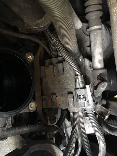 How to get the junction box off n52 intake manifold : r/BmwTech